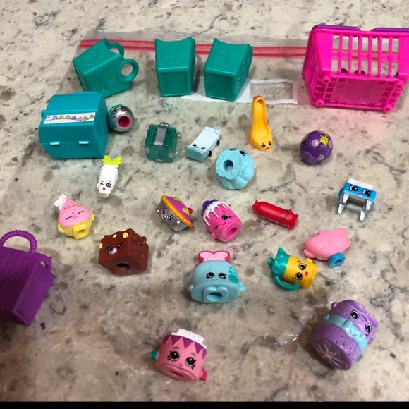 75 PC SHOPKINS - Picture 6 of 7